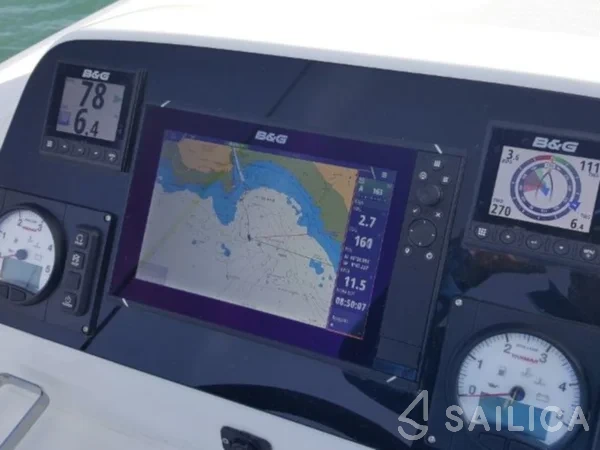 Lagoon 42 - Yacht Charter Sailica
