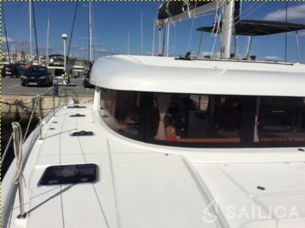 Lagoon 42 - Yacht Charter Sailica