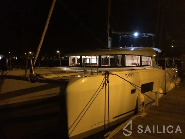 Lagoon 42 - Yacht Charter Sailica