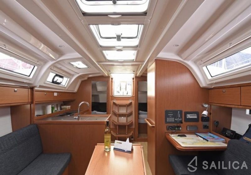 Bavaria Cruiser 37 - Yacht Charter Sailica