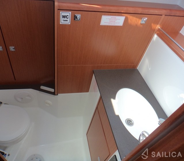 Bavaria Cruiser 37 - Yacht Charter Sailica