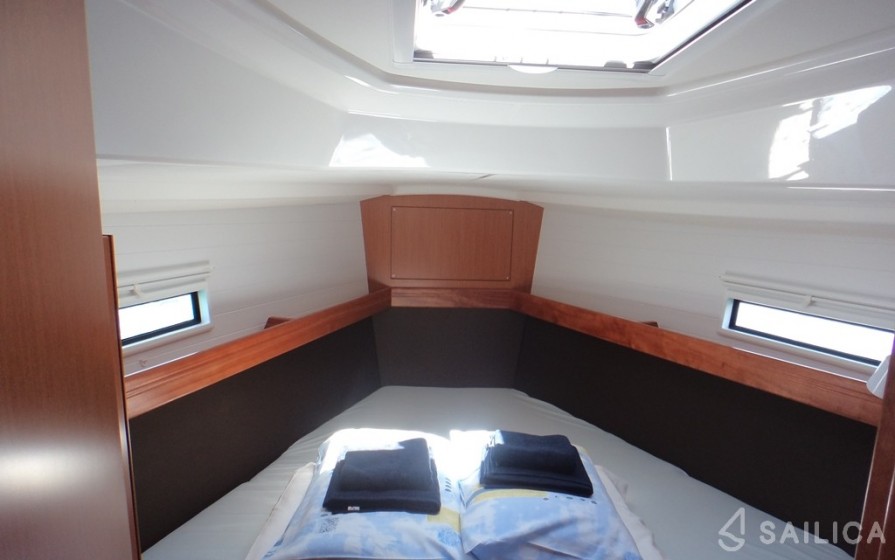 Bavaria Cruiser 37 - Yacht Charter Sailica