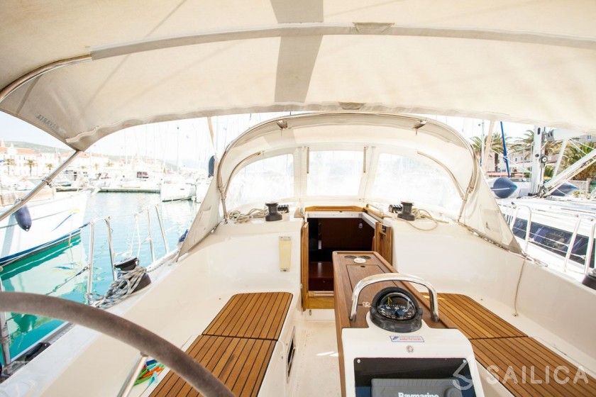 Bavaria Cruiser 37 - Yacht Charter Sailica