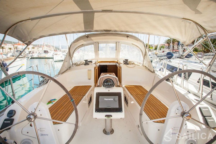 Bavaria Cruiser 37 - Yacht Charter Sailica