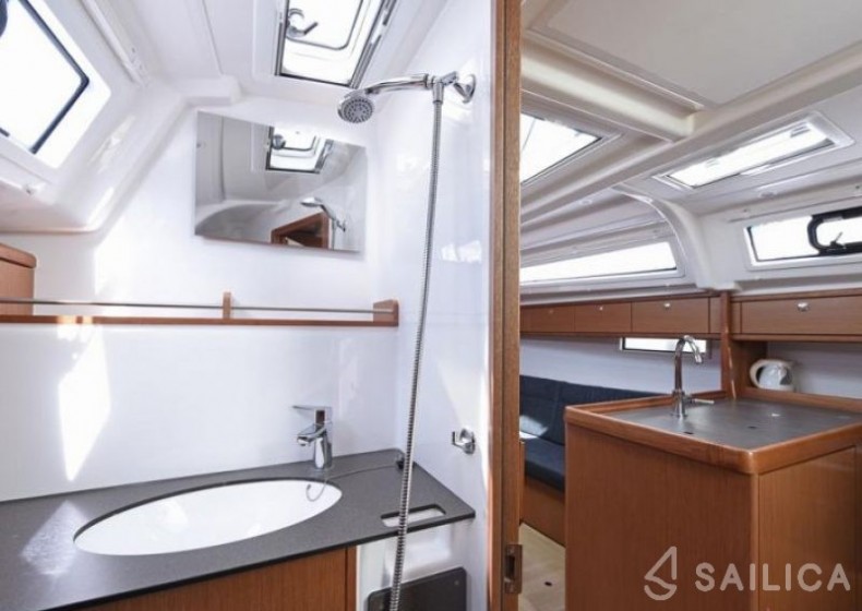 Bavaria Cruiser 37 - Yacht Charter Sailica