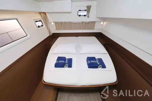 Lagoon 42 - Yacht Charter Sailica