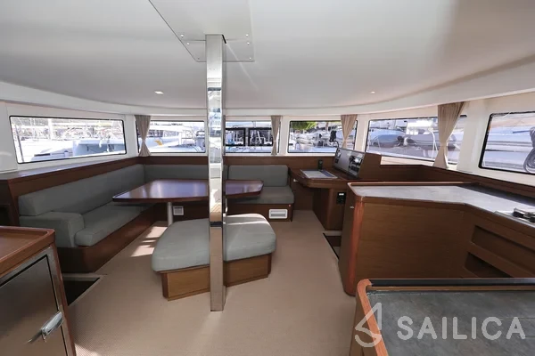 Lagoon 42 - Yacht Charter Sailica