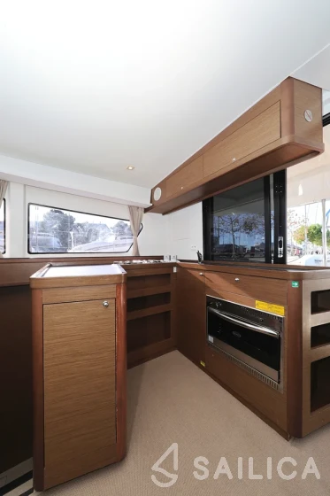 Lagoon 42 - Yacht Charter Sailica