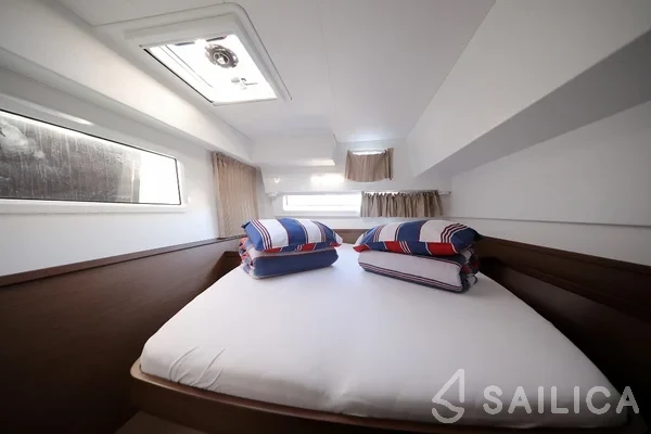 Lagoon 42 - Yacht Charter Sailica