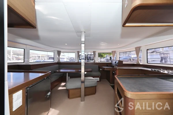 Lagoon 42 - Yacht Charter Sailica