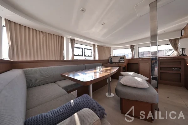 Lagoon 42 - Yacht Charter Sailica