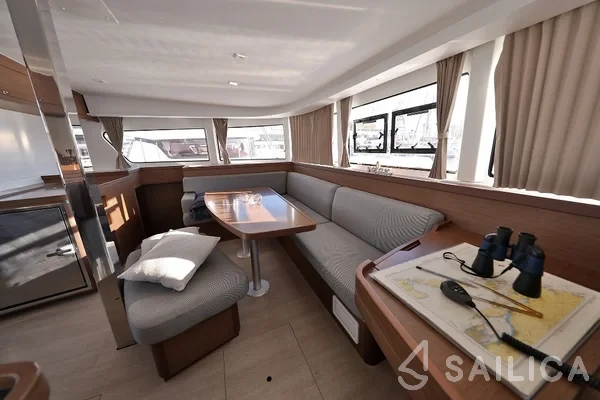 Lagoon 42 - Yacht Charter Sailica