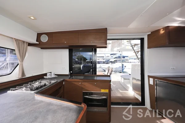 Lagoon 42 - Yacht Charter Sailica