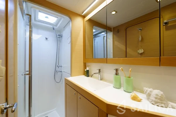 Lagoon 39 - Yacht Charter Sailica