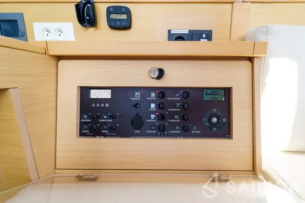 Lagoon 39 - Yacht Charter Sailica