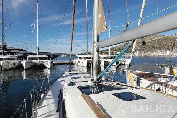Dufour 460 GL - Yacht Charter Sailica