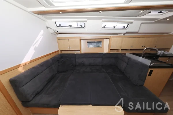 Hanse 455 - Yacht Charter Sailica