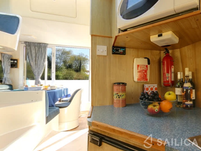 Le Boat Caprice - Yacht Charter Sailica