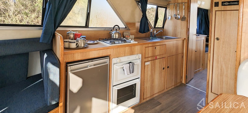 Le Boat Cirrus B - Yacht Charter Sailica