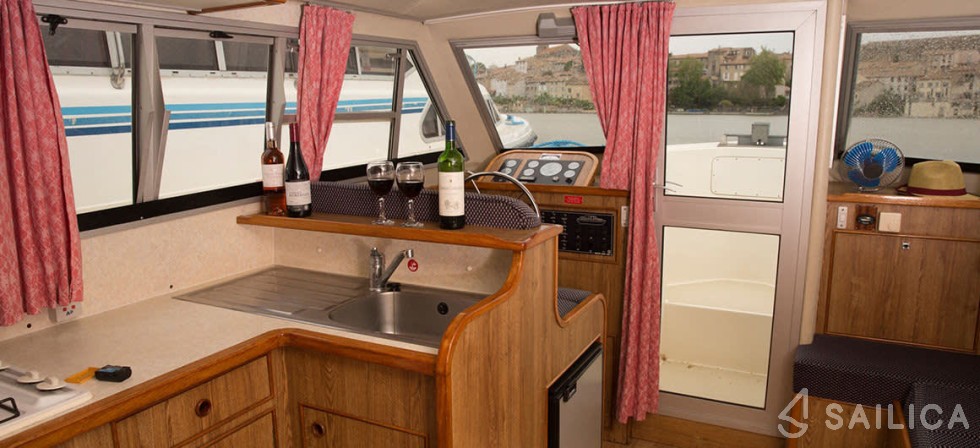 Le Boat Cirrus B - Yacht Charter Sailica