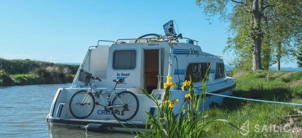 Le Boat Cirrus B - Yacht Charter Sailica