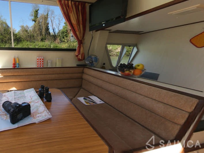 Le Boat Continentale - Yacht Charter Sailica