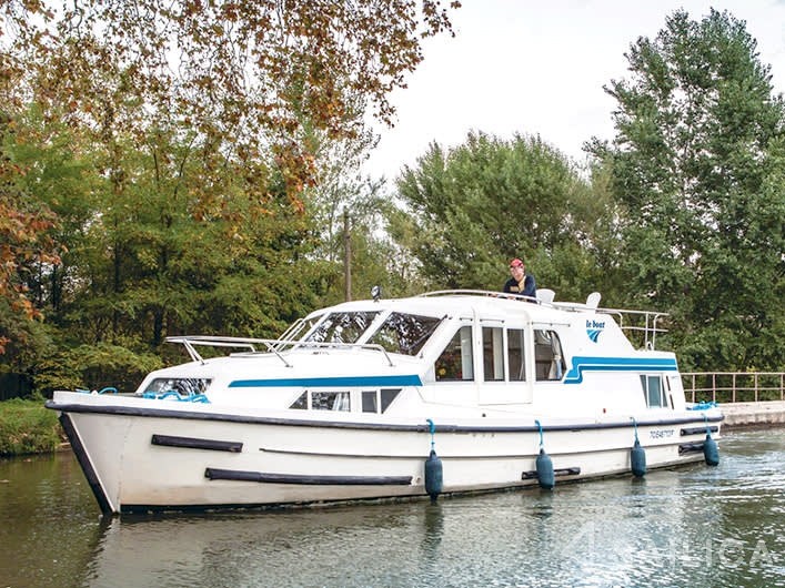Le Boat Corvette B - Yacht Charter Sailica