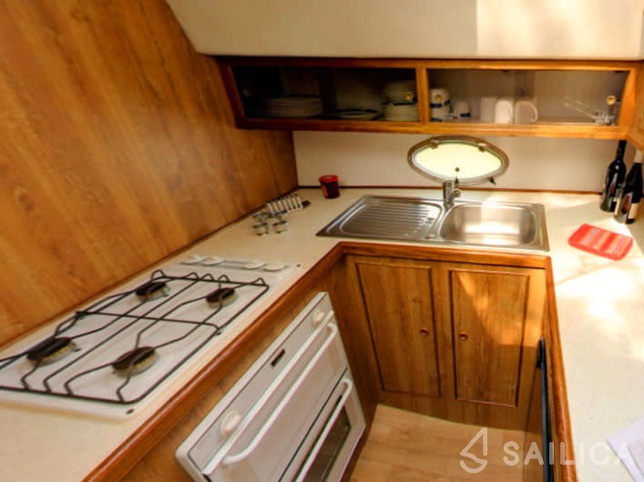 Le Boat Countess - Yacht Charter Sailica