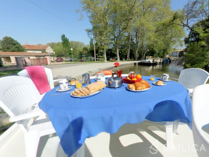 Le Boat Royal Classique - Yacht Charter Sailica