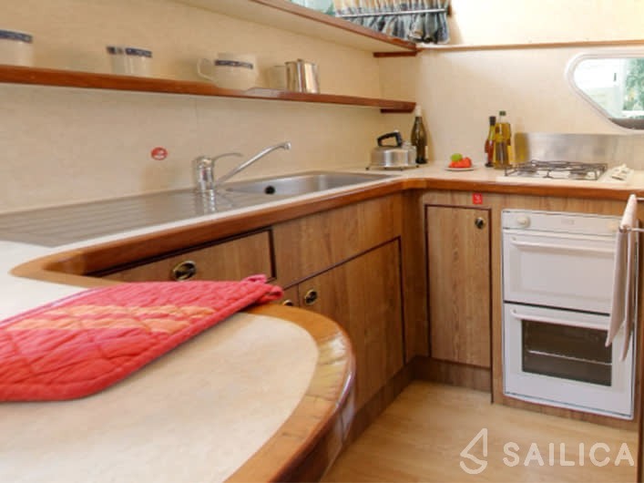 Le Boat Royal Classique - Yacht Charter Sailica