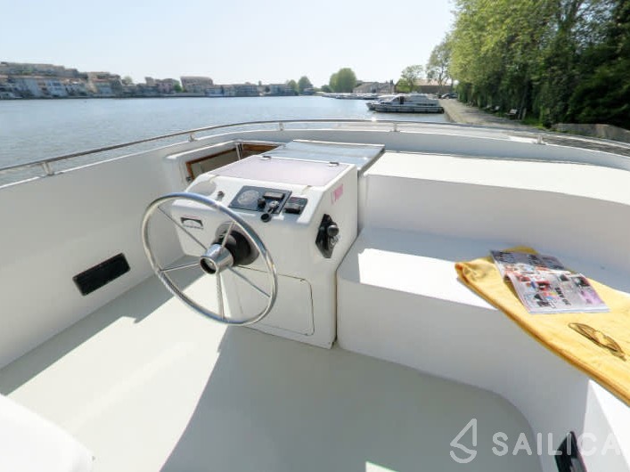 Le Boat Royal Classique - Yacht Charter Sailica