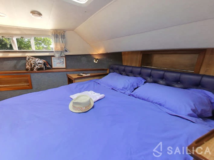 Le Boat Royal Classique - Yacht Charter Sailica