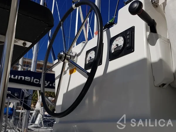 Lagoon 400 S2 - Yacht Charter Sailica