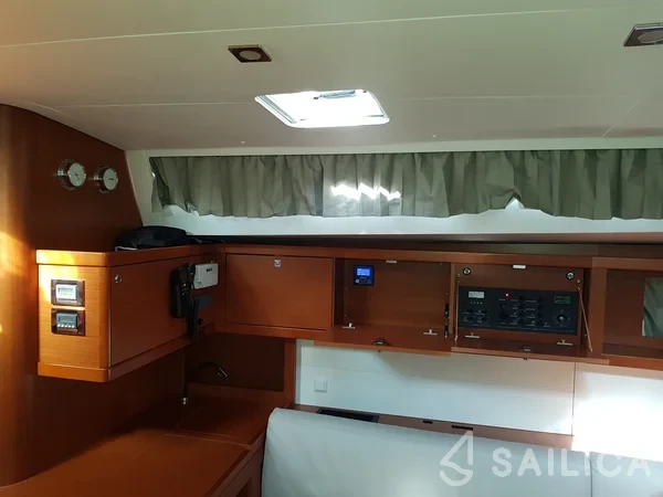 Oceanis 48 - Yacht Charter Sailica