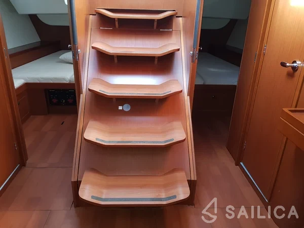 Oceanis 48 - Yacht Charter Sailica