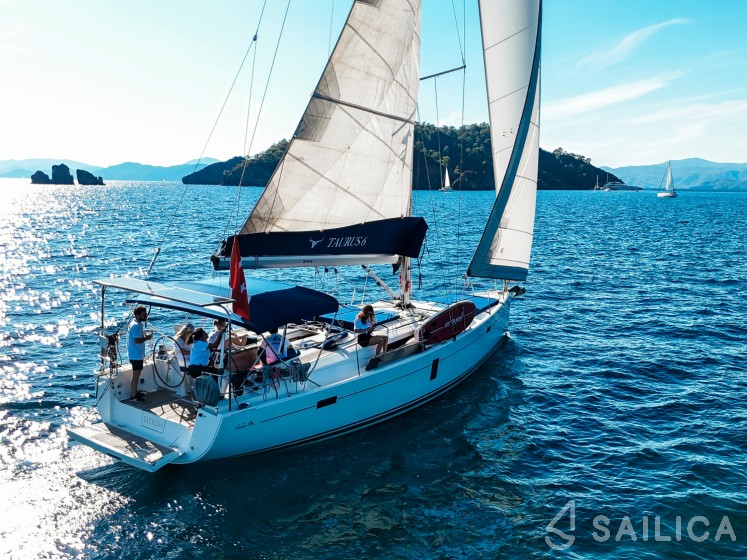 Hanse 445 - Yacht Charter Sailica
