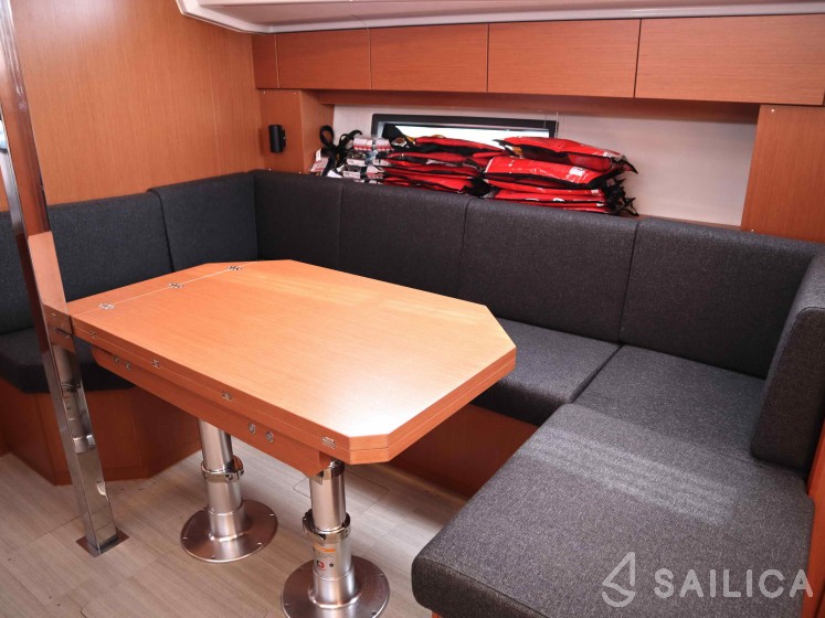 Bavaria C42 - Yacht Charter Sailica