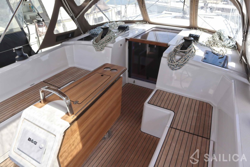 Bavaria C42 - Yacht Charter Sailica