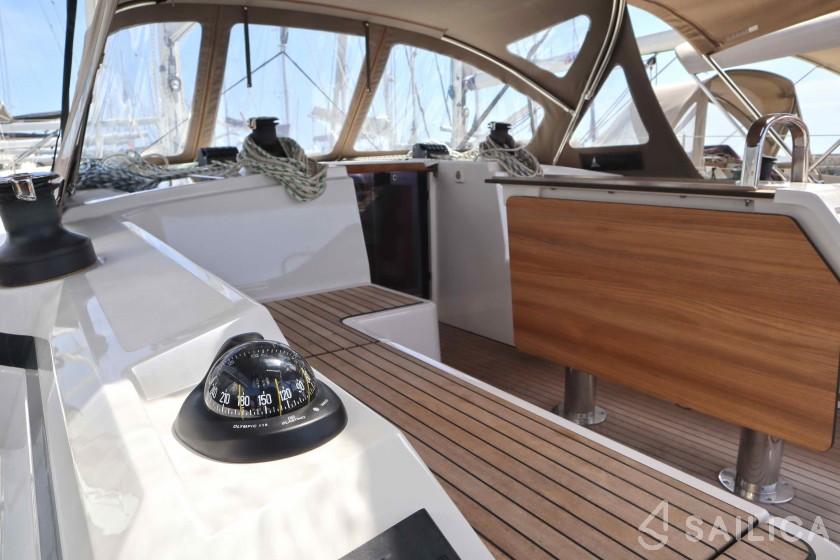Bavaria C42 - Yacht Charter Sailica
