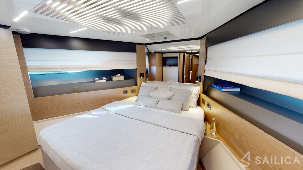 Ferretti 780 - Yacht Charter Sailica