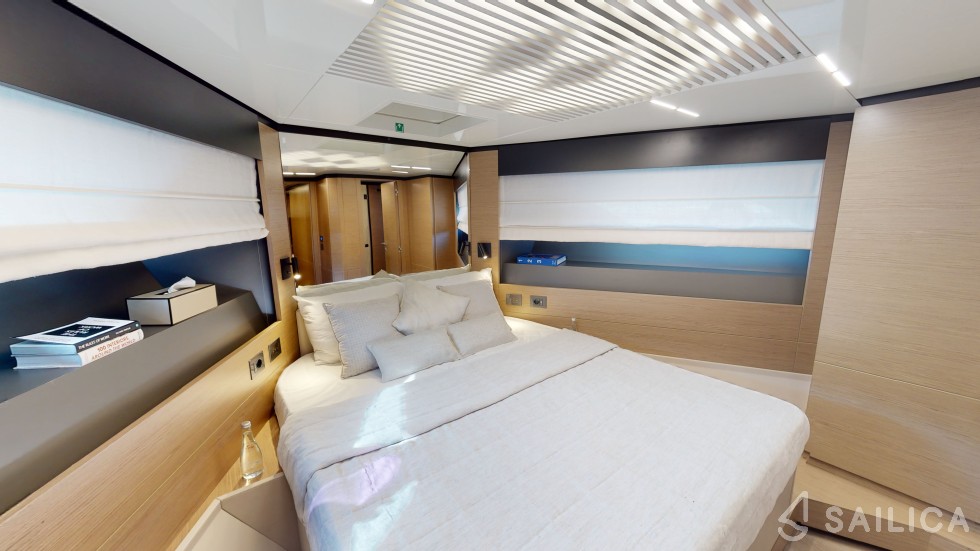 Ferretti 780 - Yacht Charter Sailica
