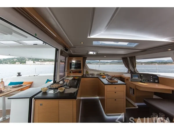 Helia 44 - Yacht Charter Sailica