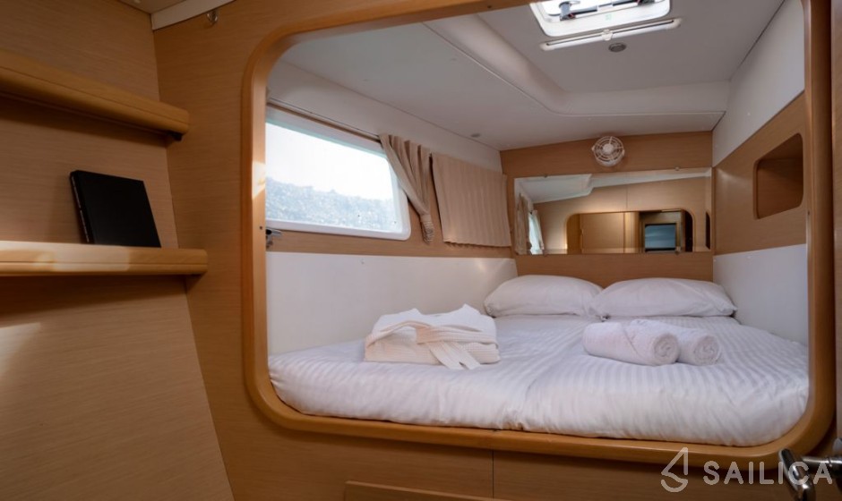 Lagoon 42 - Yacht Charter Sailica