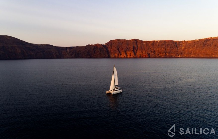Lagoon 42 - Yacht Charter Sailica
