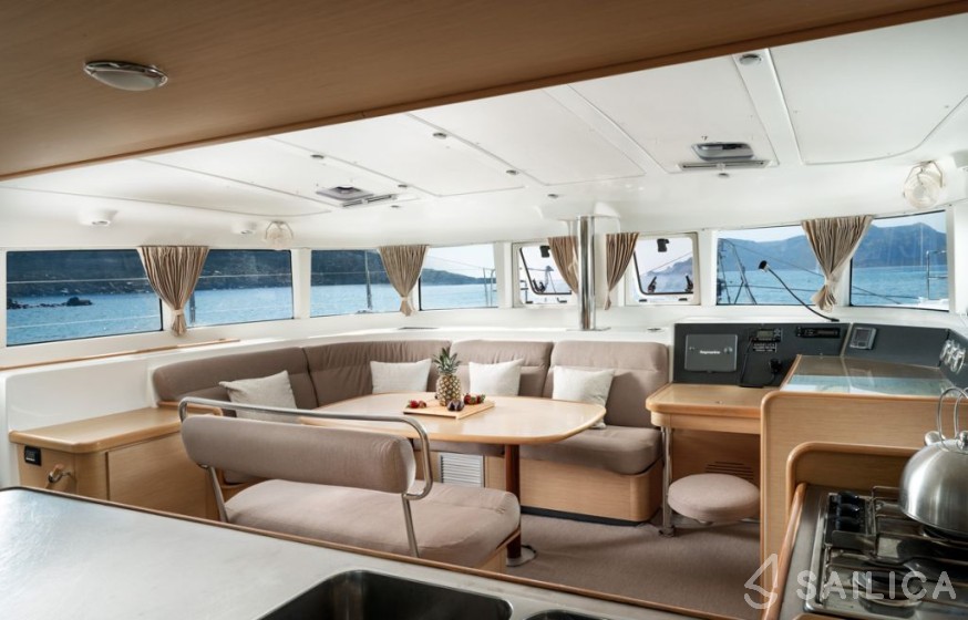 Lagoon 42 - Yacht Charter Sailica