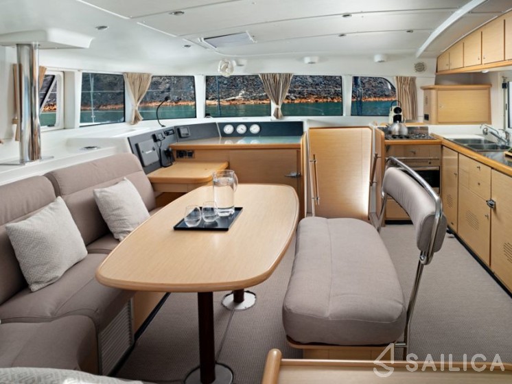 Lagoon 42 - Yacht Charter Sailica