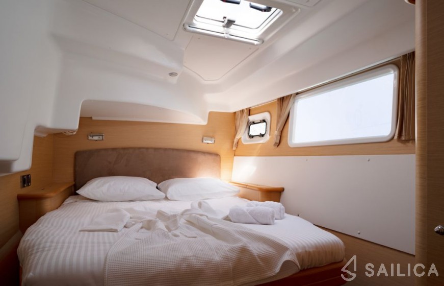 Lagoon 42 - Yacht Charter Sailica