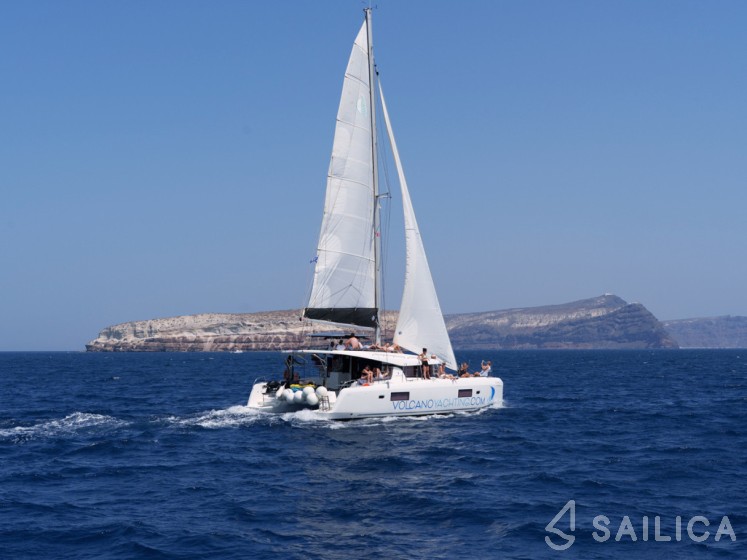 Lagoon 42 - Yacht Charter Sailica