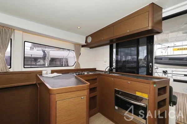 Lagoon 42 - Yacht Charter Sailica