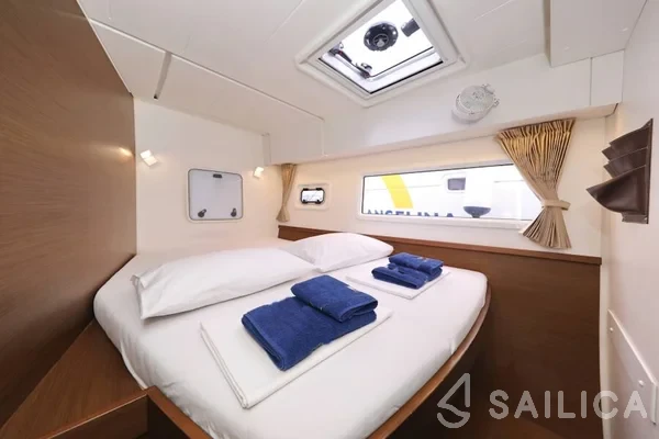 Lagoon 42 - Yacht Charter Sailica